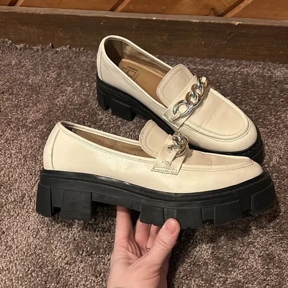 Y2K white chunky loafer with top chain - Picture 6 of 10